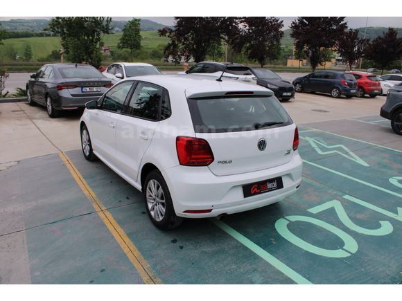 Volkswagen Polo 1.2 TSI COMFORTLINE AT
