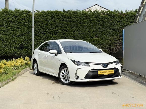 2020 TOYOTA COROLLA 1.8 HİBRİT EMSALSİZ TEMİZLİKTE