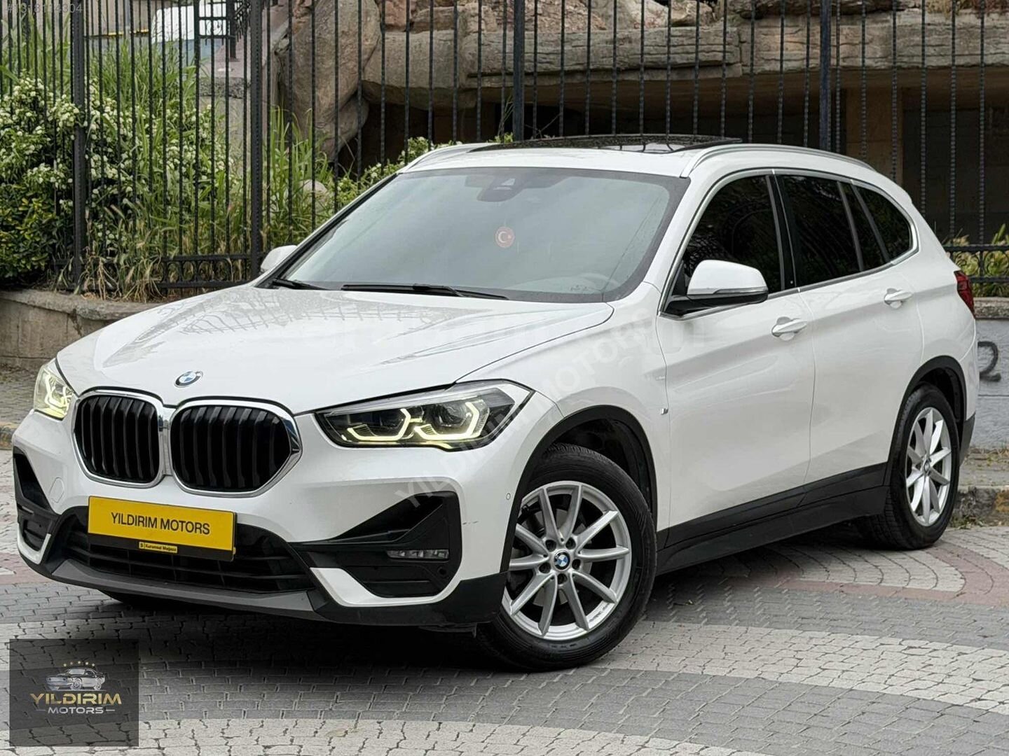 Galeriden BMW X1 16d sDrive Premium Line 2019 Model İstanbul 179.000 km Beyaz 3