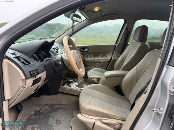İZ-PARK AUTO 2009 MEGANE 1.5 DİZEL PRİVİLEGE 105 HP 12 TAKSİT!!!