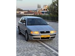 KIRMIZI CAR LOUNGE'DAN DEĞİŞENSİZ BAKIMLI SKODA