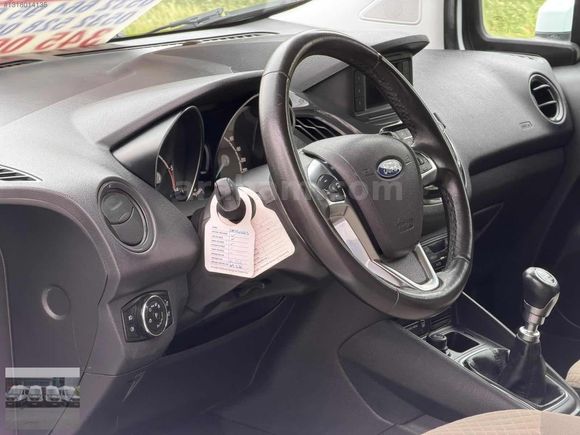 AZİZOĞLU'DAN 2020 FORD COURİER 1.5 TDCI TİTANİUM EMSALSİZ