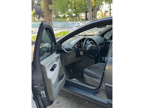 Peugeot 207 1.4 HDI·