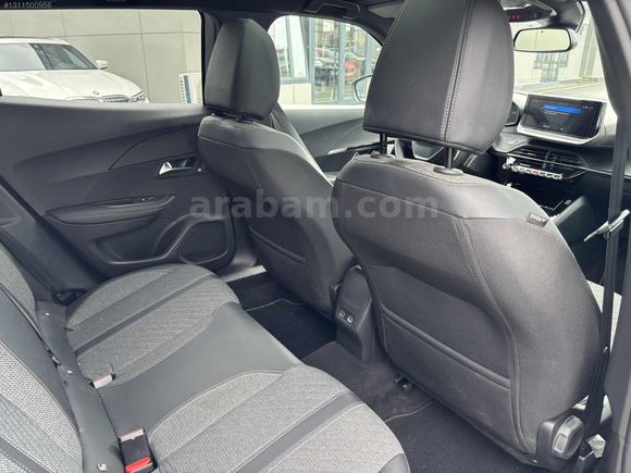 PEUGEOT 2008 2025_MODEL_CAM TAVAN_34BİNDE