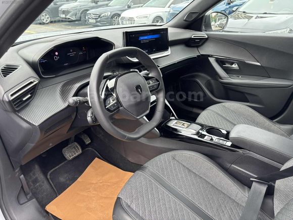 PEUGEOT 2008 2025_MODEL_CAM TAVAN_34BİNDE