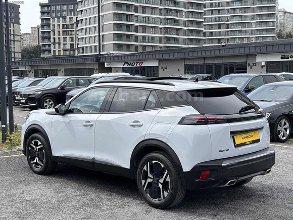 PEUGEOT 2008 2025_MODEL_CAM TAVAN_34BİNDE