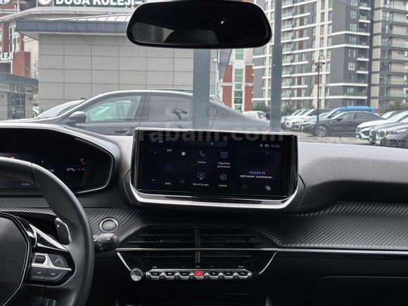 PEUGEOT 2008 2025_MODEL_CAM TAVAN_34BİNDE