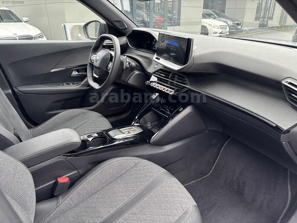 PEUGEOT 2008 2025_MODEL_CAM TAVAN_34BİNDE