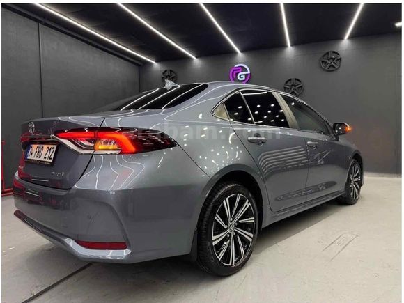 Sahibinden Toyota Corolla 1.8 Hybrid Flame X-Pack 2022 Model 