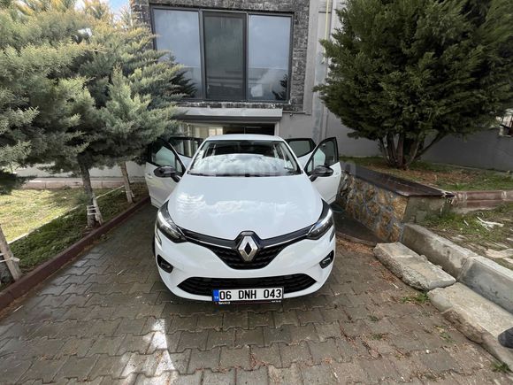Sahibinden Renault Clio 1.0 TCe Joy 2023 Model  hatasız boyasız garaj aracı