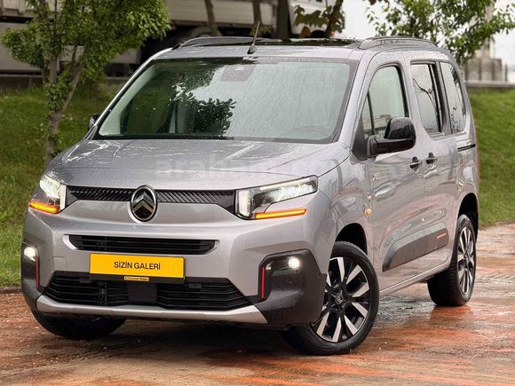 2025 BERLİNGO 1.5BLUEHDİ MAX XTR CAM TAVAN 7.000KM SIFIR GİBİ
