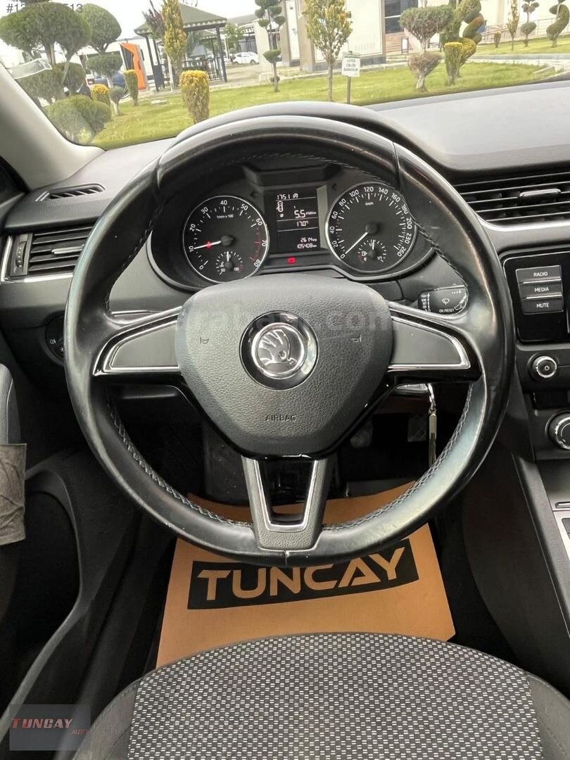 TUNCAY'DAN 2016 SKODA OCTAVİA 1.0 TSİ DEĞİŞENSİZ MANUEL 5