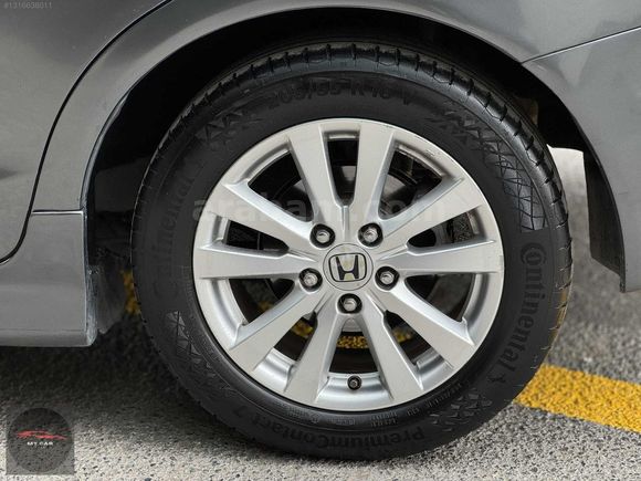 HATASIZ 2013 HONDA CIVIC ECO ELEGANCE DEĞİŞENSİZ PARÇA BOYALI