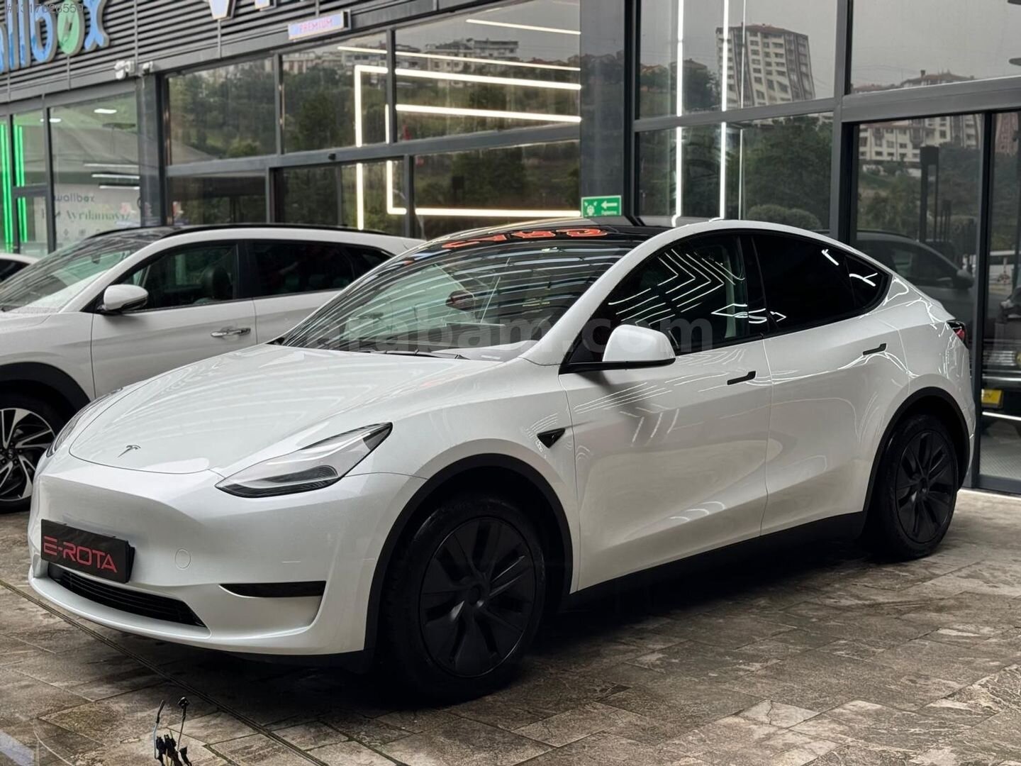 Galeriden Tesla Model Y Performance (Legacy) 2025 Model İstanbul 31.000 km Beyaz 4