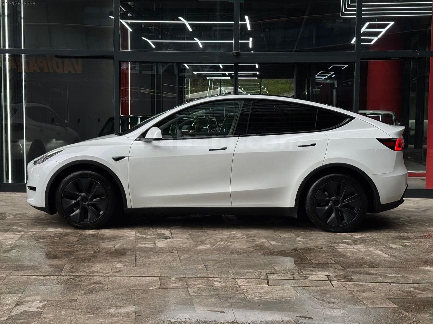 Galeriden Tesla Model Y Performance (Legacy) 2025 Model İstanbul 31.000 km Beyaz 5
