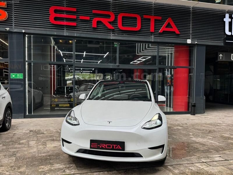 Galeriden Tesla Model Y Performance (Legacy) 2025 Model İstanbul 31.000 km Beyaz