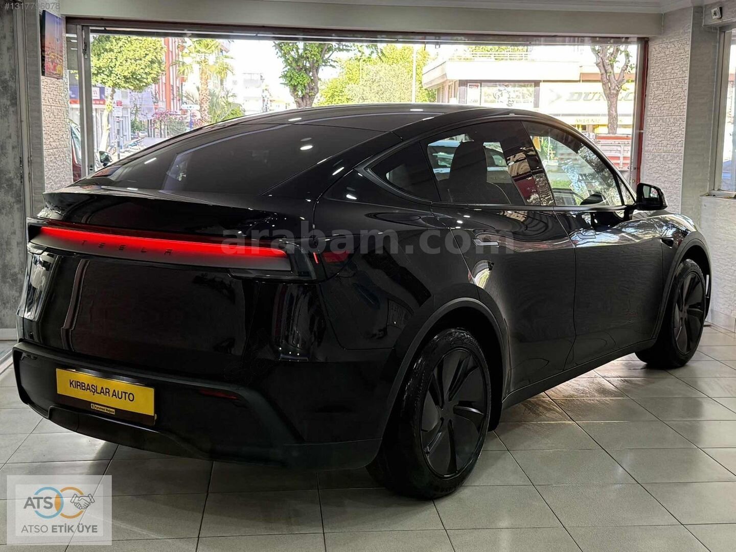 Galeriden Tesla Model Y Performance (Legacy) 2025 Model Antalya 13.000 km Siyah 4