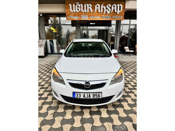 Sahibinden Opel Astra 1.6 Edition 2012 Model  172000 km Beyaz