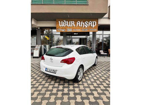 Sahibinden Opel Astra 1.6 Edition 2012 Model  172000 km Beyaz