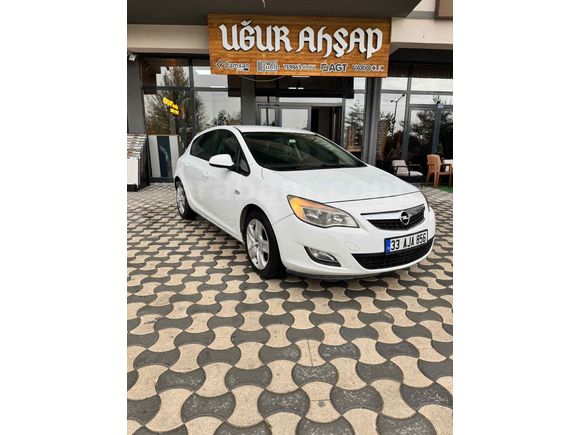 Sahibinden Opel Astra 1.6 Edition 2012 Model  172000 km Beyaz