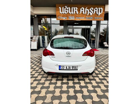 Sahibinden Opel Astra 1.6 Edition 2012 Model  172000 km Beyaz