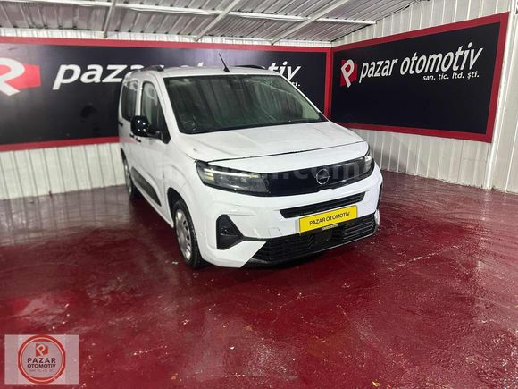 Pazar oto 2025 Opel Combo Life 1.5 D Essential...