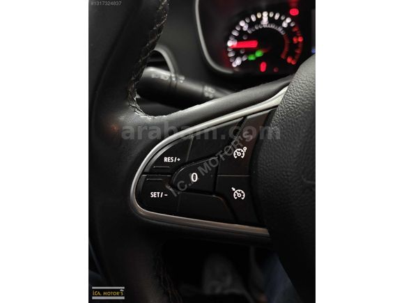 HATASIZ RENAULT MEGANE 1.5 BLUE DCI OTOMATİK DONANIMLI ARAÇ