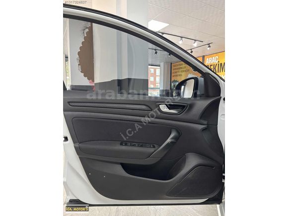 HATASIZ RENAULT MEGANE 1.5 BLUE DCI OTOMATİK DONANIMLI ARAÇ