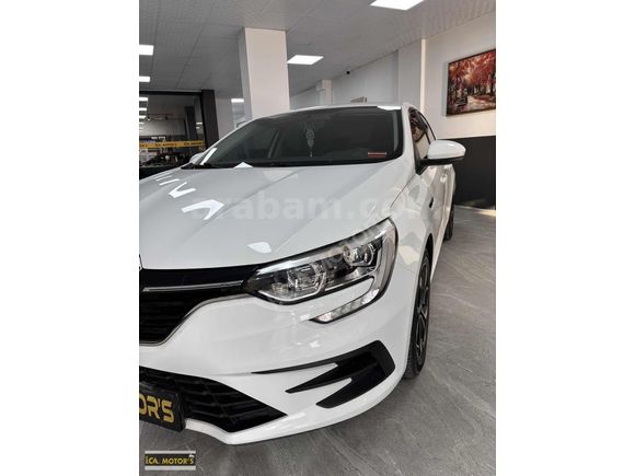 HATASIZ RENAULT MEGANE 1.5 BLUE DCI OTOMATİK DONANIMLI ARAÇ