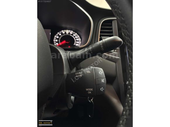 HATASIZ RENAULT MEGANE 1.5 BLUE DCI OTOMATİK DONANIMLI ARAÇ