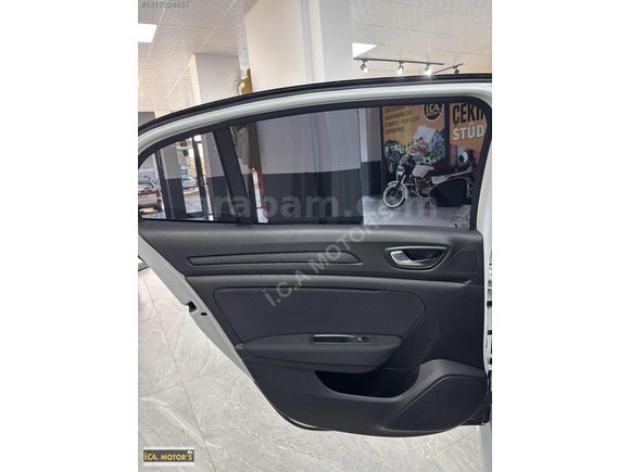 HATASIZ RENAULT MEGANE 1.5 BLUE DCI OTOMATİK DONANIMLI ARAÇ