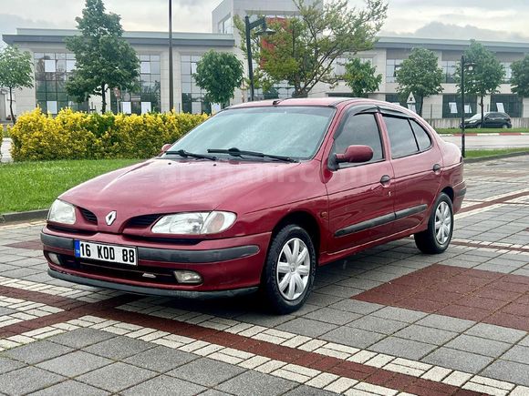 HATASIZ 1 PARÇA BOYALI.... KLİMALI MEGANE 1...