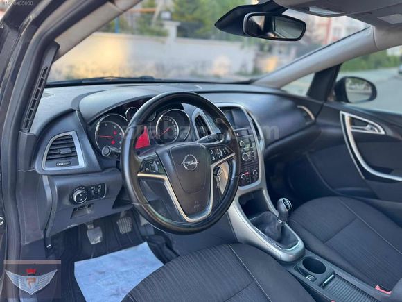 2012 OPEL ASTRA SPORT SANRUFLU AİLE ARACI