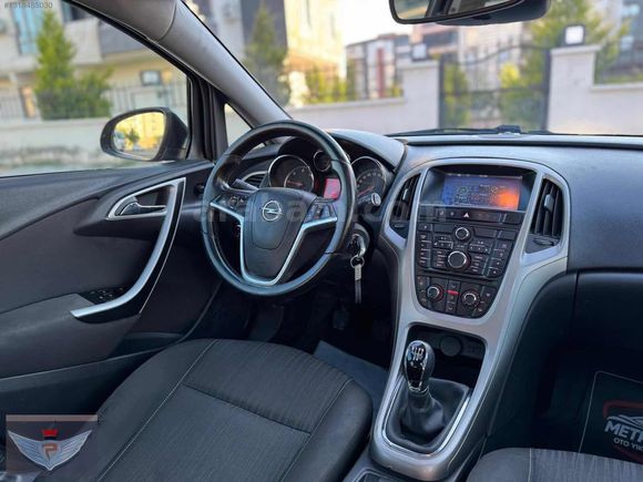 2012 OPEL ASTRA SPORT SANRUFLU AİLE ARACI