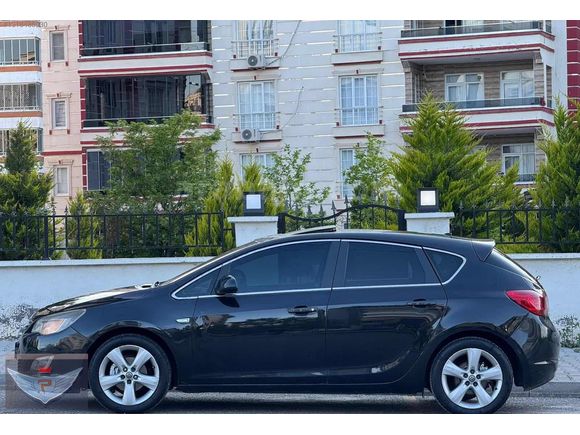 2012 OPEL ASTRA SPORT SANRUFLU AİLE ARACI