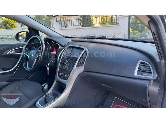 2012 OPEL ASTRA SPORT SANRUFLU AİLE ARACI