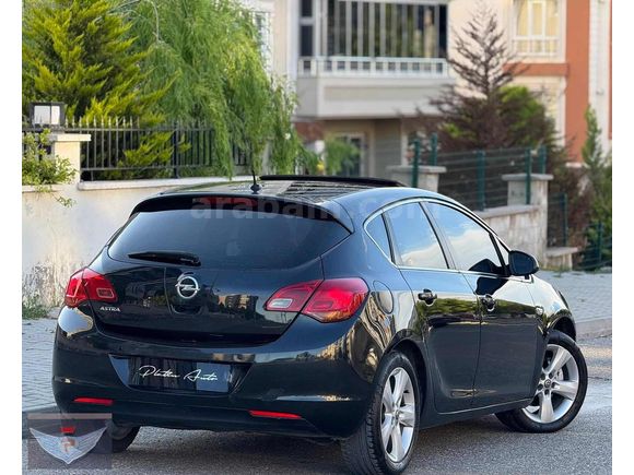 2012 OPEL ASTRA SPORT SANRUFLU AİLE ARACI