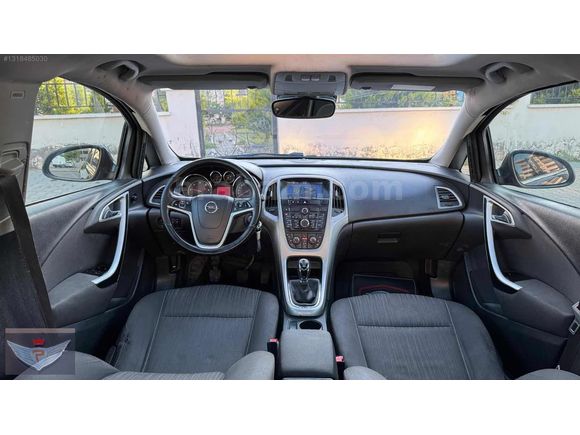 2012 OPEL ASTRA SPORT SANRUFLU AİLE ARACI