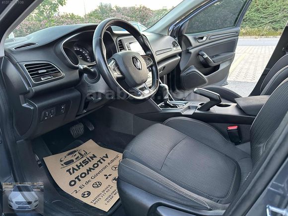 Otomatik vites 2018 Megane 1.5 Dci TOUCH Yanda 2 parça boyalı...