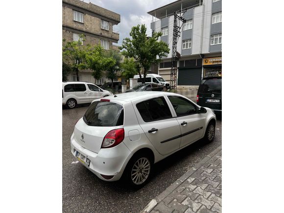 Sahibinden Renault Clio 1.5 dCi Authentique 2010 Model  284.000 km Beyaz