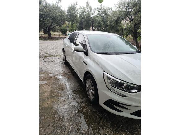 Sahibinden Renault Megane 1.3 TCe Joy Comfort 2022 Model  19.000 km Beyaz