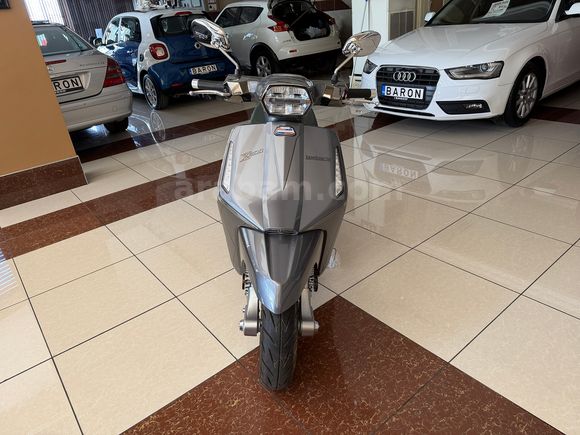 Baron\u0027dan 2023 lambretta x 300 hatasız boyasız çiziksiz 6.001 km
