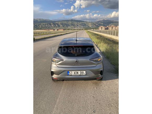 2023 MODEL CLİO 5,5
