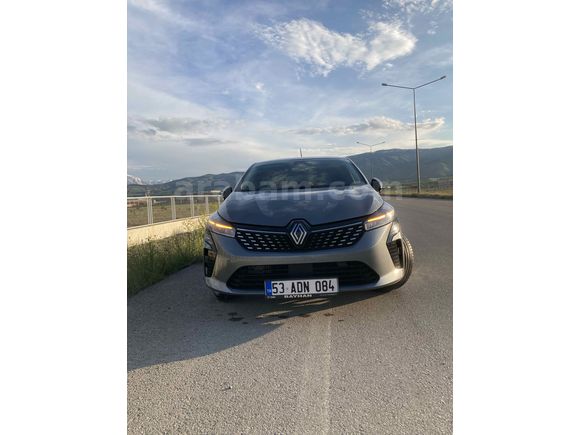 2023 MODEL CLİO 5,5
