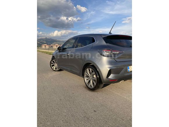 2023 MODEL CLİO 5,5
