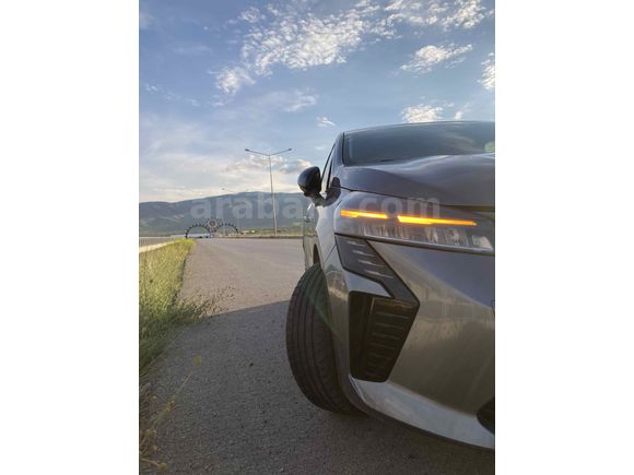 2023 MODEL CLİO 5,5
