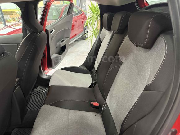 UYSAL OTOMOTİV 2023 RENAULT CLİO 1.0TCE EVOLUTİON+GSR