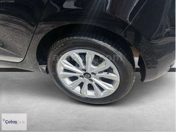 ÇETAŞ RENAULT MAHMUTBEY'DEN 2025 CLİO SİYAH ÇELİK JANT 15.000KM