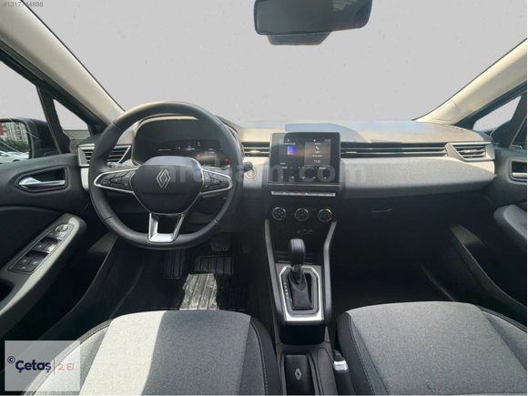 ÇETAŞ RENAULT MAHMUTBEY'DEN 2025 CLİO SİYAH ÇELİK JANT 15.000KM