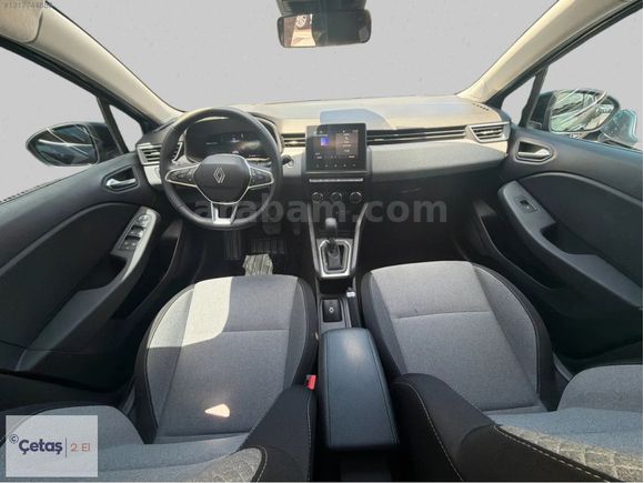 ÇETAŞ RENAULT MAHMUTBEY'DEN 2025 CLİO SİYAH ÇELİK JANT 15.000KM